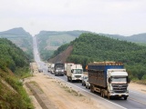 Đề xuất cấm ô tô trên 30 chỗ, xe tải nặng vào cao tốc Cam Lộ- La Sơn