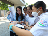 Sáng nay, hơn 100 nghìn thí sinh Hà Nội làm thủ tục dự thi vào lớp 10