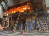 Cháy quán cà phê ở phố cổ Hà Nội lúc rạng sáng