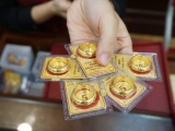 Giá vàng và ngoại tệ ngày 18/2: Vàng đảo chiều tăng, USD tiếp đà giảm