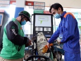 Giá xăng tăng trở lại, RON 95 vượt 20.000 đồng/lít