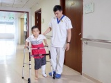 Vinmec lần đầu thay toàn bộ xương đùi cho Bệnh Nhi ung thư nhỏ tuổi nhất thế giới 