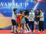 Warm-up Debating Championship 2025 khép lại đầy cảm xúc: Những “kiếm sĩ lý trí” trẻ tuổi toả sáng