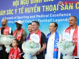 Người hâm mộ háo hức chào đón các huyền thoại Manchester United tại Hà Nội
