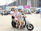 Người dân Thủ đô rủ nhau đi sắm xe máy điện: Khách hàng cũ mua thêm, người mới bị thuyết phục ngay sau khi lái thử