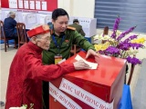 Những cử tri “đặc biệt” gây xúc động trong ngày hội bầu cử