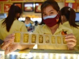 Giá vàng hôm nay 1/4: Vàng SJC tăng mạnh, thế giới vượt ngưỡng 4.700 USD