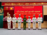 Công an phường Tây Hồ tổ chức lễ công bố quyết định thăng cấp bậc hàm, nâng lương năm 2026 