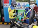 Xăng sinh học E10 giảm mạnh hơn 1.300 đồng/lít