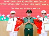 2 Phó Giám đốc Công an tỉnh Ninh Bình được nâng lương cấp bậc hàm trước thời hạn