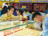 Giá vàng ngày 19/8: Vàng SJC 'bốc hơi' 1,6 triệu đồng/lượng