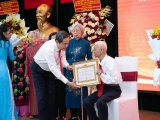 Chủ tịch Quốc hội Trần Thanh Mẫn trao Huy hiệu Đảng, tri ân các lão thành cách mạng