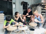 Chuyển đổi số làng nghề Việt: Khi tinh hoa di sản được 'chắp cánh' công nghệ