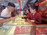 Giá vàng hôm nay 21/10: Vàng trong nước giảm sâu, áp lực vĩ mô bủa vây giá thế giới