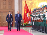 Thủ tướng Lê Minh Hưng chủ trì lễ đón chính thức Thủ tướng Ba Lan Donald Tusk