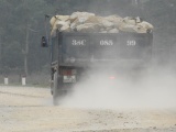 Hà Tĩnh: Người dân ‘khổ sở’ vì xe quá tải chạy rông