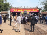 Nam Định: Người dân tấp nập đi lễ đền Trần đầu năm mới cầu may