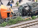 Hà Nội: Xe chở đá đấu đầu xe container, hai tài xế may mắn thoát nạn