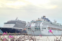 Hai siêu du thuyền hạng sang đưa 3100 khách du lịch quốc tế đến Quảng Ninh