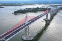 Thông xe chính thức cầu vượt biển dài nhất miền Trung 