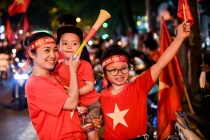 Khoảnh khắc ấn tượng của cổ động viên Việt Nam khi đội tuyển U23 giành chiến thắng