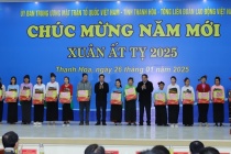 Thủ tướng Phạm Minh Chính thăm, tặng quà chúc Tết các gia đình chính sách tại Thanh Hóa