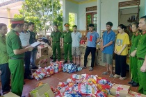 Công an tìm người mua hàng của gian hàng “Tổng kho Đông Hưng”