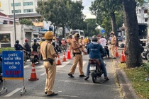 Cảnh sát giao thông mở cao điểm, kiểm tra nồng độ cồn dịp Tết Nguyên đán Bính Ngọ