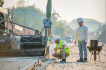 Tại dự án cao tốc Hữu Nghị - Chi Lăng, hàng nghìn người lao động đang nỗ lực hoàn thành mục tiêu thông tuyến
