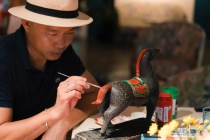 Linh vật ngựa gỗ và hơi thở mùa Xuân từ làng nghề Củi Lũ 