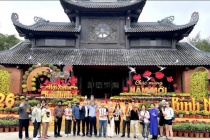 Ninh Bình đông đúc du khách “xông đất” đầu năm Bính Ngọ 2026