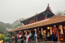 Hàng ngàn người đội mưa dự khai hội chùa Hương 2026