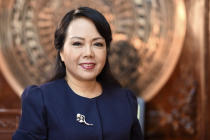 Ông Mai Tiến Dũng giới thiệu doanh nghiệp cho nguyên Bộ trưởng Kim Tiến