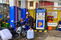 Xuất hiện tình trạng người dân Campuchia, Lào sang Việt Nam mua xăng dầu