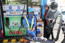 Giá xăng dầu hôm nay 13/3: Xăng RON 95 tăng, giá dầu thế giới vượt ngưỡng 100 USD