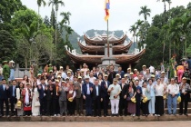 Gần 400 đại biểu quốc tế ấn tượng với vẻ đẹp di sản chùa Hương