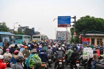 Cầu Long Biên dừng hoạt động, cửa ngõ sang sông Hồng ùn tắc kéo dài