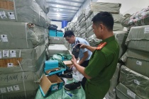 Phát hiện hơn 10.000 đôi giày không rõ nguồn gốc tại Hưng Yên