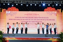 Khai mạc Lễ hội Chùa Thầy, gắn kết di sản văn hóa với quảng bá tinh hoa làng nghề Việt