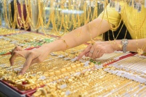 Giá vàng ngày 22/4: Vàng lao dốc mạnh, 'bốc hơi' gần 1 triệu đồng mỗi lượng