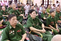 Thủ tướng yêu cầu hoàn thành trao quà cho người có công trước ngày 28/4