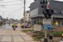 Từ 15/5, ô tô vượt rào chắn đường sắt bị phạt đến 20 triệu đồng