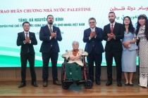 Nguyên Phó Chủ tịch nước Nguyễn Thị Bình nhận Huân chương “Ngôi sao Công trạng” của Nhà nước Palestine