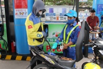 Xăng sinh học E10 giảm mạnh hơn 1.300 đồng/lít