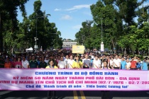 Hơn 5.000 người đi bộ đồng hành kỷ niệm 50 năm thành phố mang tên Bác