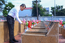 Thủ tướng dâng hương tưởng niệm các Anh hùng liệt sĩ tại tỉnh Lạng Sơn