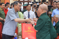 Thủ tướng Lê Minh Hưng thăm và tặng quà thương binh, bệnh binh tại Ninh Bình
