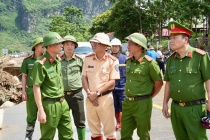 Ấm áp nghĩa tình quân dân giữa tâm lũ Mường Than