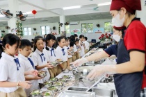 Thủ tướng yêu cầu siết chặt an toàn thực phẩm, minh bạch bữa ăn học sinh