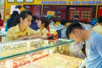Giá vàng ngày 19/8: Vàng SJC 'bốc hơi' 1,6 triệu đồng/lượng